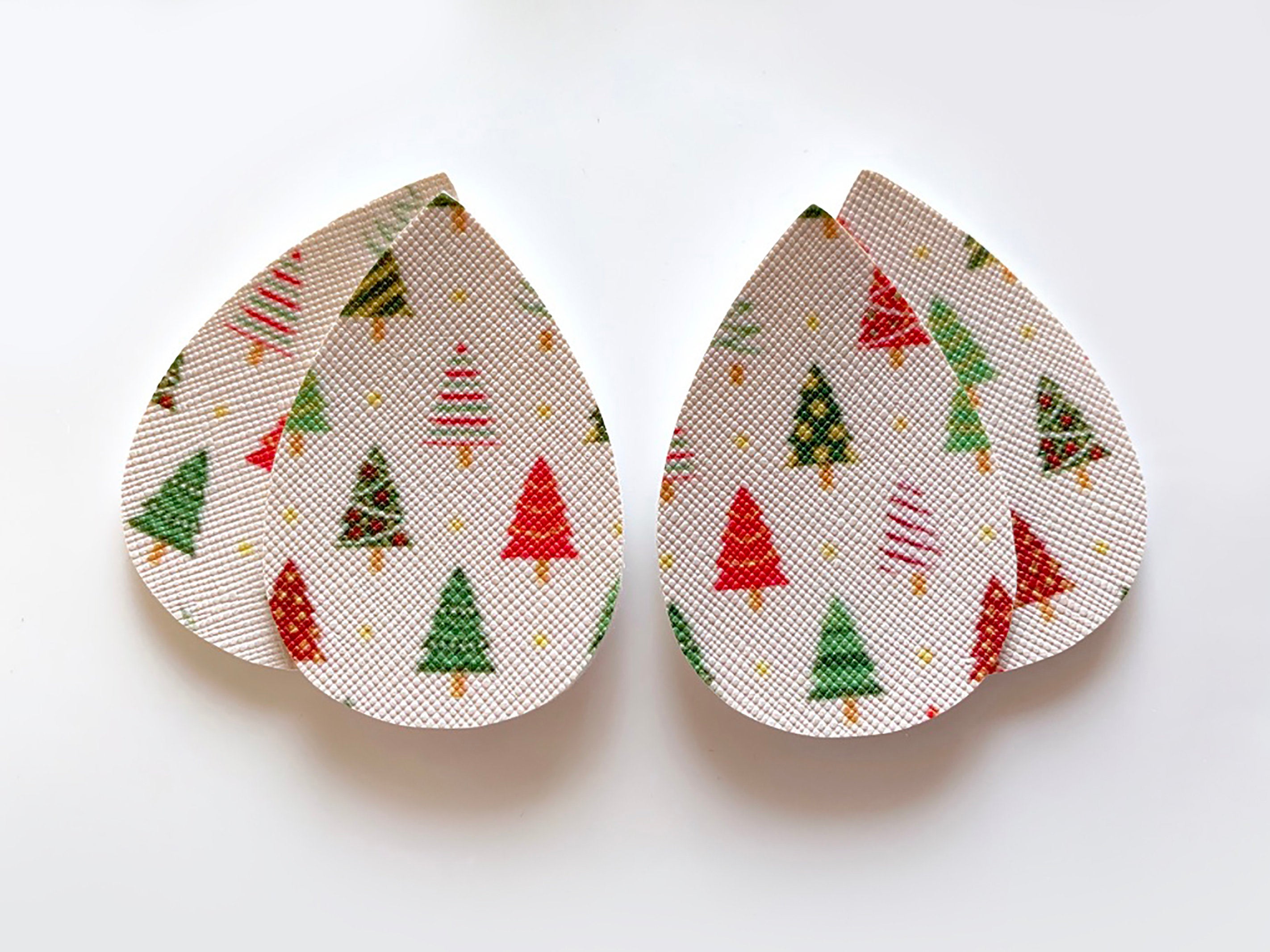2pcs/4pcs, 60mmx40mm, PU Leather / Faux Leather Drop Shaped Die Cut / Pendant in Christmas Tree Prints