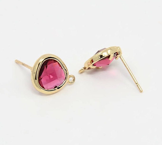 1 pair, 13x11x4.5mm, Golden Tone Brass Glass Earstud Components, Faceted Triangle, Cerise