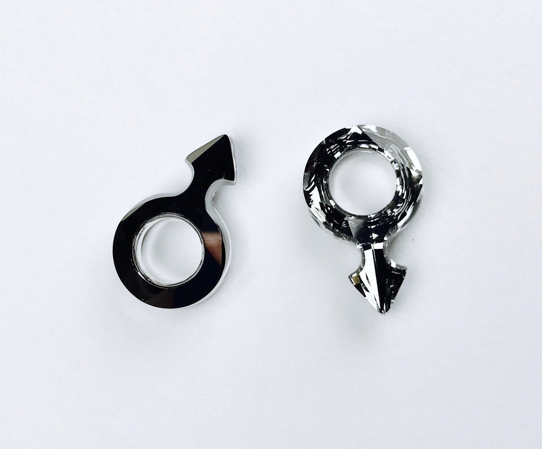 1pc, 18x11.5mm, Genuine Swarovski Male Symbol Pendant in Crystal Silvernight