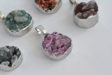 1pc, 23~28x14~17x7~14mm, Platinum Plated Dyed Flat Round Natural Agate Pendants, with Iron Pinch Bails and Alloy Findings