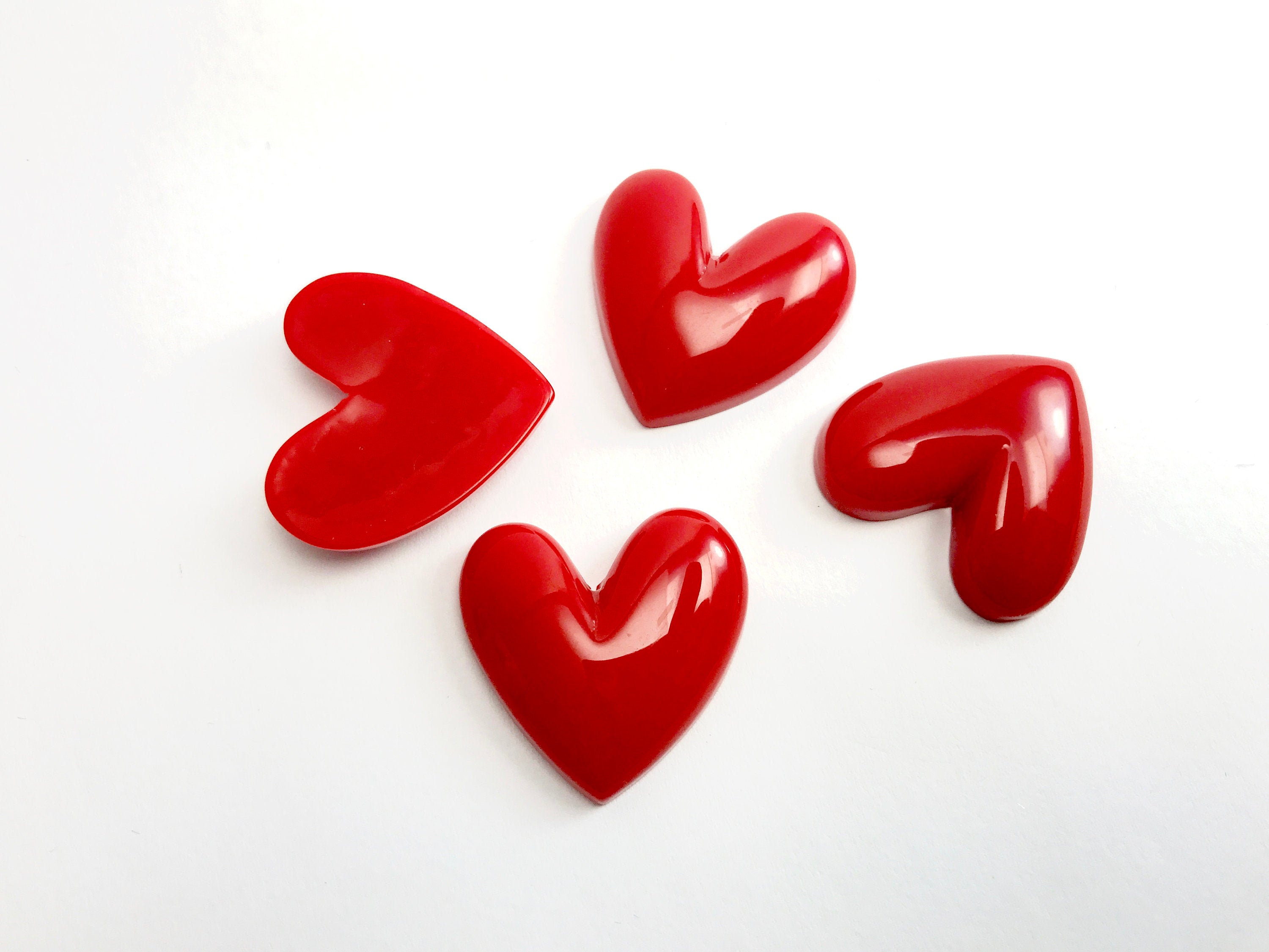 2pcs, Approx 28x26mm , Resin Hot Red Heart, Flat back Cabochons for Hair Bow Center, Scrapbooking, Embellishment