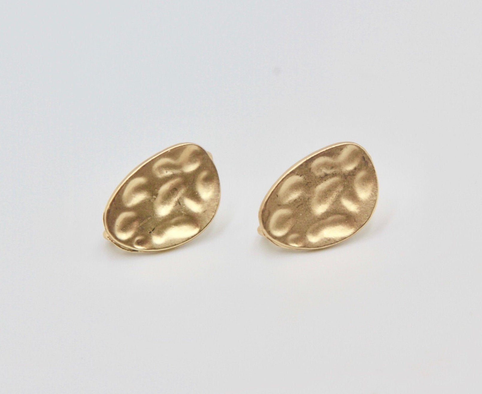 1 pair(2pcs), 13mmx19mm, Vintage Style Distorted Oval Alloy Ear Stud in Matt Gold