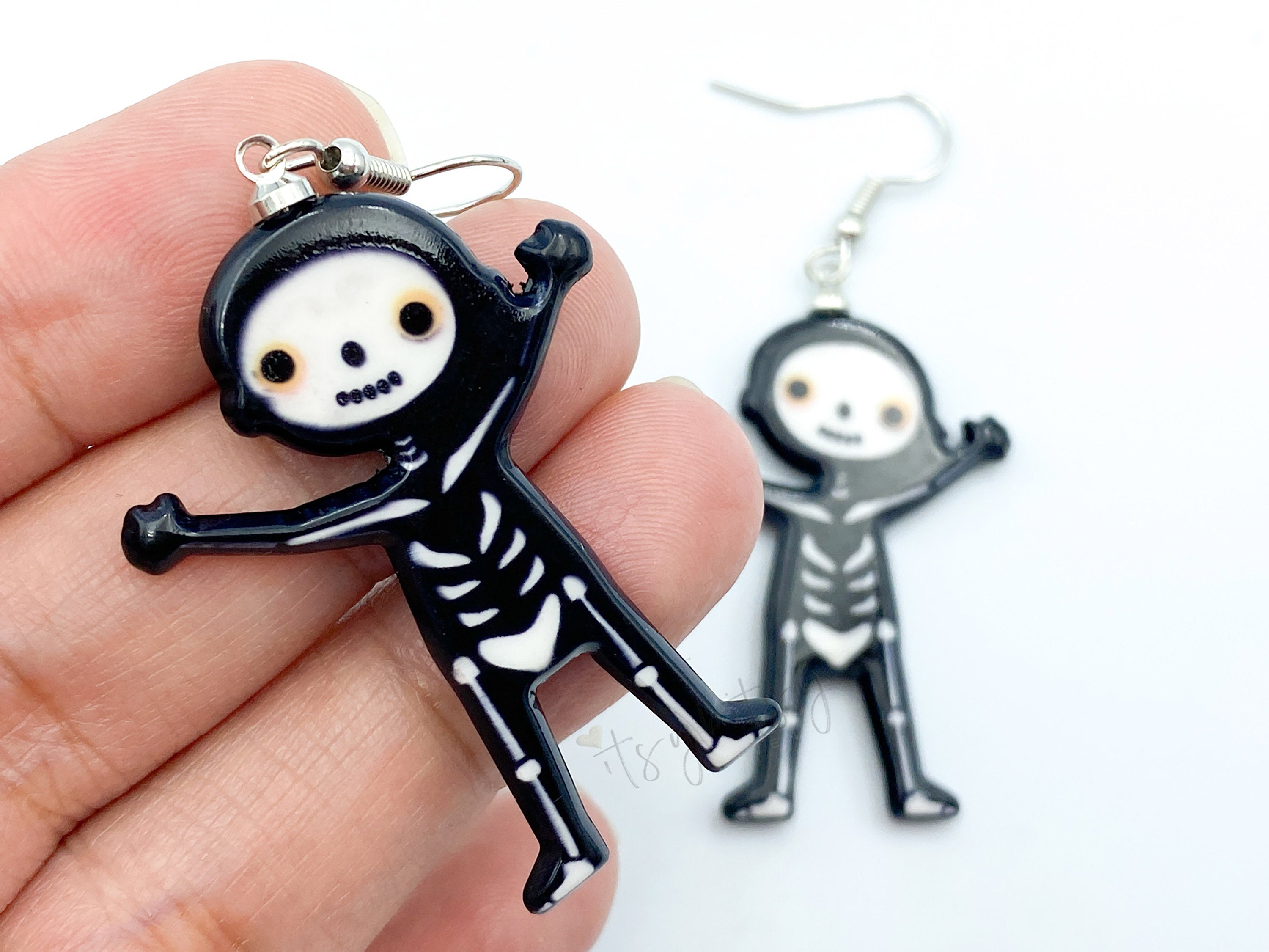 1 pair, 6.5cm x 3cm , Resin Halloween Earrings Black & White Skeleton Skull