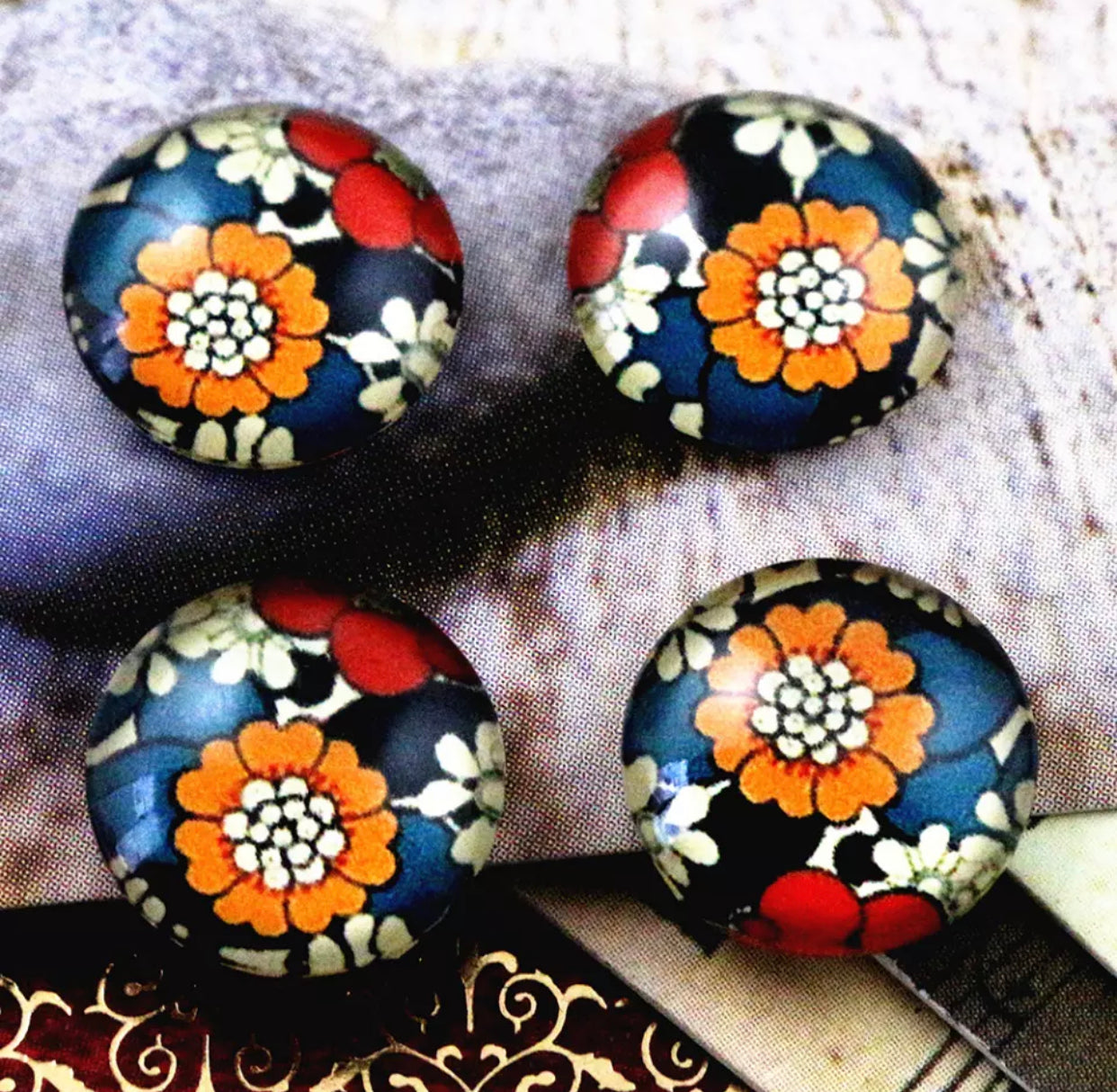 10pcs, 12mm Cabochons, in floral print